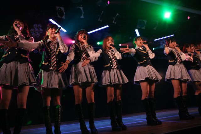 板野友美、涙の卒業公演！フォトギャラリー（2枚目）