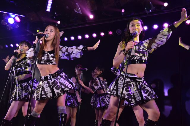 板野友美、涙の卒業公演！フォトギャラリー（12枚目）