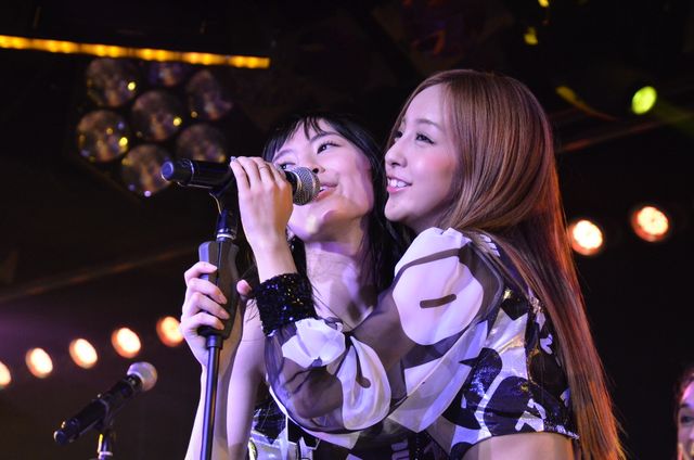 板野友美、涙の卒業公演！フォトギャラリー（13枚目）