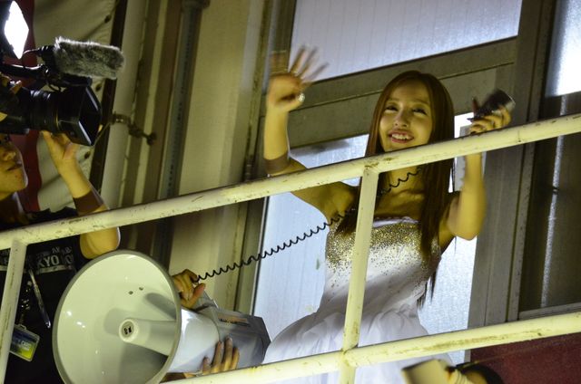 板野友美、涙の卒業公演！フォトギャラリー（16枚目）