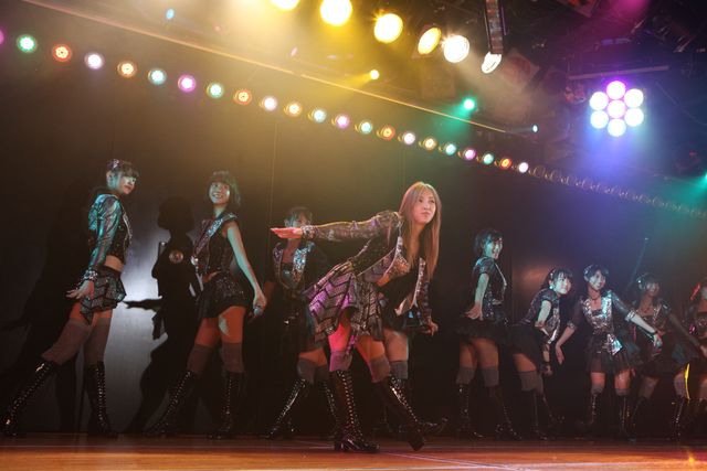 板野友美、涙の卒業公演！フォトギャラリー（18枚目）