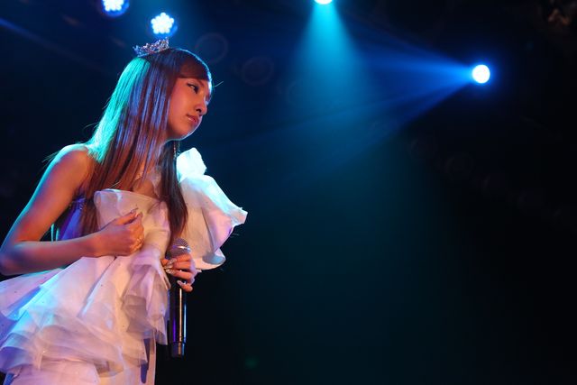 板野友美、涙の卒業公演！フォトギャラリー（20枚目）