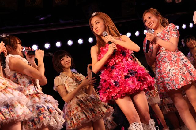 板野友美、涙の卒業公演！フォトギャラリー（33枚目）