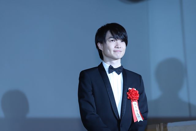 横浜流星と深田恭子がハグ！「2020年　エランドール賞」授賞式（10枚目）