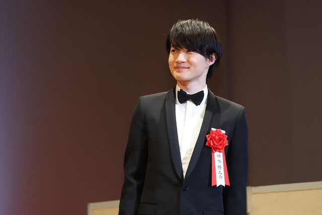 横浜流星と深田恭子がハグ！「2020年　エランドール賞」授賞式（12枚目）