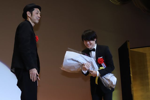 横浜流星と深田恭子がハグ！「2020年　エランドール賞」授賞式（13枚目）