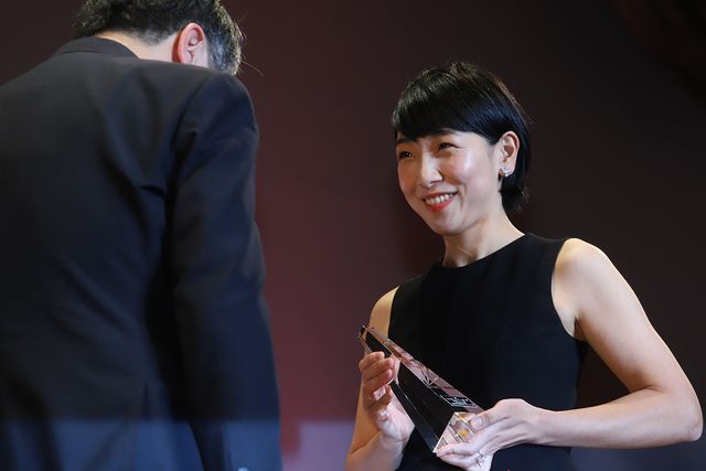 横浜流星と深田恭子がハグ！「2020年　エランドール賞」授賞式（18枚目）