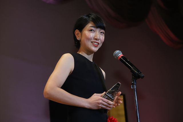 横浜流星と深田恭子がハグ！「2020年　エランドール賞」授賞式（19枚目）