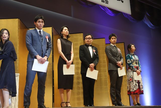 横浜流星と深田恭子がハグ！「2020年　エランドール賞」授賞式（38枚目）