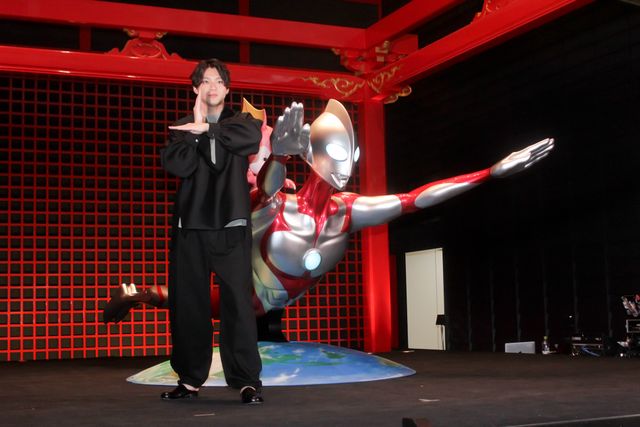 山田裕貴も感動！全長4.3mのウルトラマン飛行像、羽田空港でお披露目：フォトギャラリー