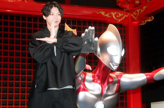 山田裕貴も感動！全長4.3mのウルトラマン飛行像、羽田空港でお披露目（3枚目）