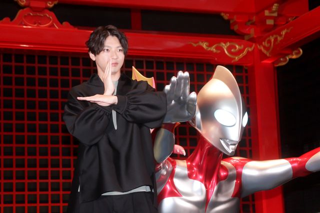 山田裕貴も感動！全長4.3mのウルトラマン飛行像、羽田空港でお披露目（4枚目）