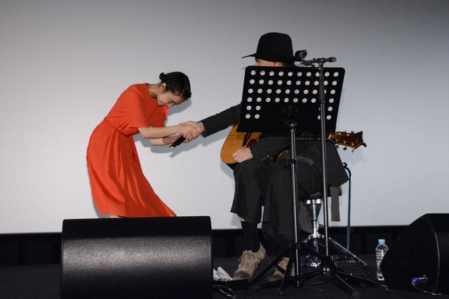 興収27億円突破！『君の名は。』RADWIMPSも登場した舞台あいさつフォトギャラリー（4枚目）