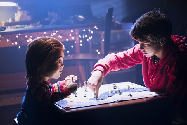 チャッキー、後ろ姿も不気味…『チャイルド・プレイ』場面カット（2枚目）