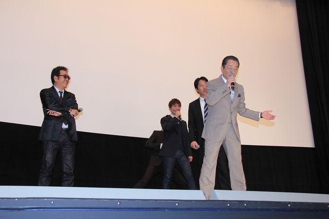 成宮寛貴が水谷豊の親バカぶりを暴露？『相棒 -劇場版III-』舞台あいさつフォトギャラリー（10枚目）