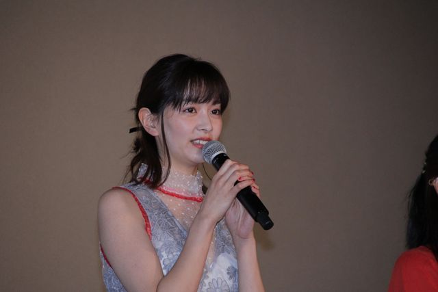 松岡茉優、初主演映画の公開日にこの笑顔！映画『勝手にふるえてろ』初日舞台あいさつ（5枚目）