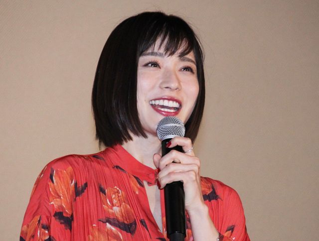 松岡茉優、初主演映画の公開日にこの笑顔！映画『勝手にふるえてろ』初日舞台あいさつ（8枚目）