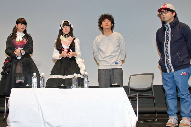 （左から）橋本愛、蒼波純、松居大悟監督、竹内道宏監督