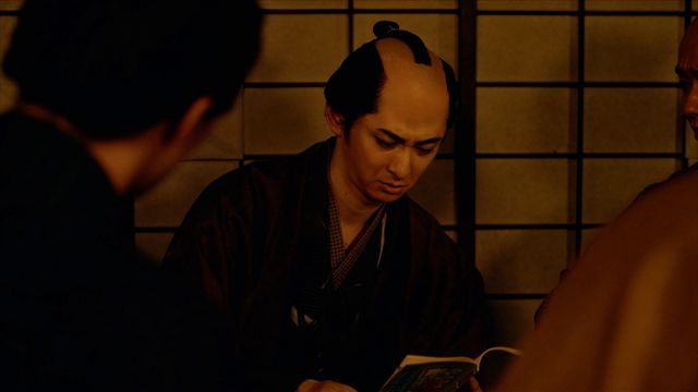 「3年か…」蔦重泣き笑いの忘年会「べらぼう」第22回場面写真（25枚目）