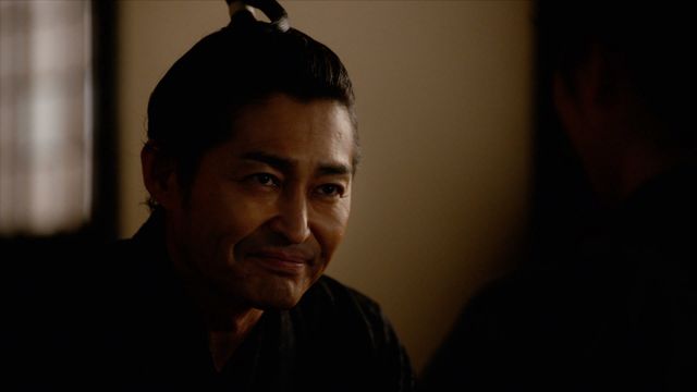 「3年か…」蔦重泣き笑いの忘年会「べらぼう」第22回場面写真（28枚目）