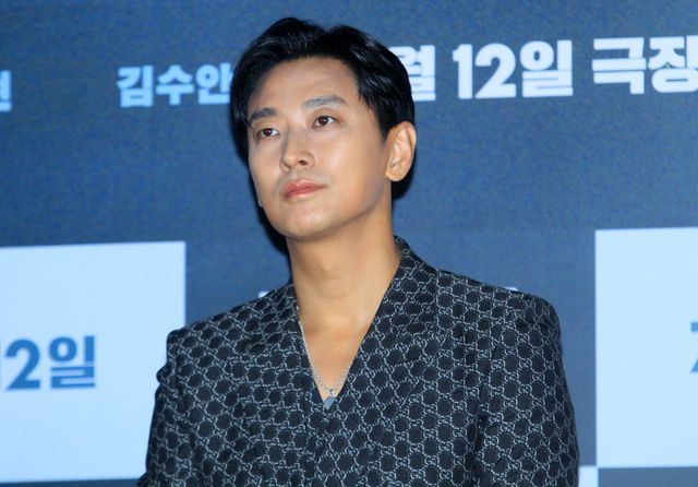 イ・ソンギュンさん遺作『脱出：PROJECT SILENCE』会見の様子（11枚目）