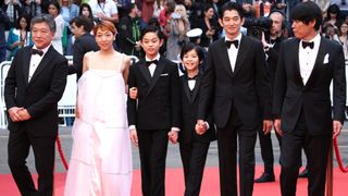 安藤サクラ＆永山瑛太、カンヌ上映『怪物』子役たちとレッドカーペット飾る！