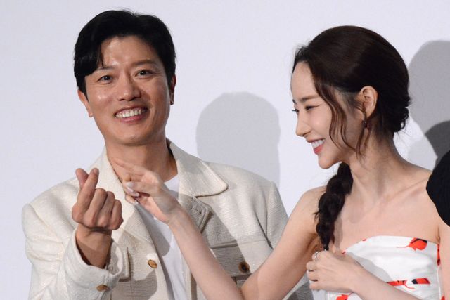 パク・ミニョン、美しいデコルテ！パク・ヒスン、チュ・ジョンヒョクと来日「コンフィデンスマンKR」配信記念イベント（22枚目）