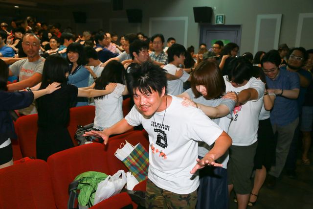 人間の肛門と口を接合する『ムカデ人間』北村昭博、150人とつながり「ムカデは誇り」　画像ギャラリー：フォトギャラリー