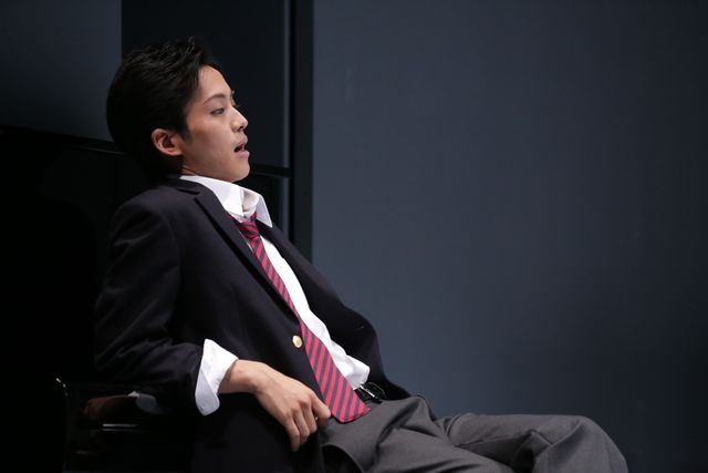 松坂桃李がセクシーな生徒役で魅了！舞台「ヒストリーボーイズ」フォトギャラリー：フォトギャラリー