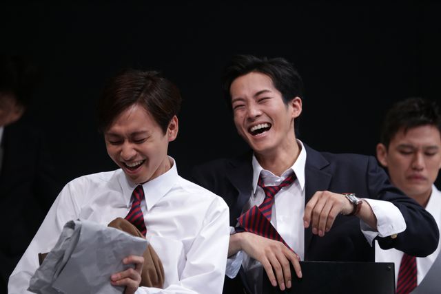 松坂桃李がセクシーな生徒役で魅了！舞台「ヒストリーボーイズ」フォトギャラリー（4枚目）