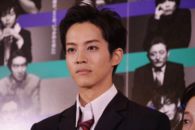 松坂桃李がセクシーな生徒役で魅了！舞台「ヒストリーボーイズ」フォトギャラリー（6枚目）