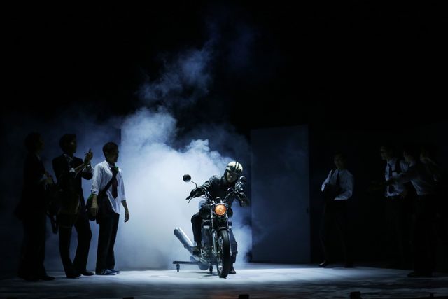 松坂桃李がセクシーな生徒役で魅了！舞台「ヒストリーボーイズ」フォトギャラリー（9枚目）