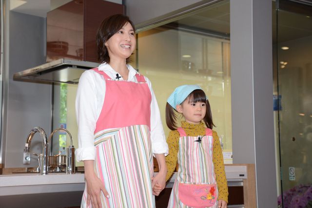 広末涼子、娘役の赤松えみなと一緒にみそ汁作り！映画『はなちゃんのみそ汁』完成記念イベントフォトギャラリー（7枚目）