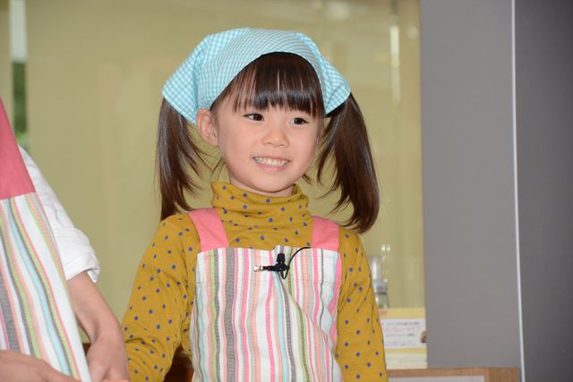 広末涼子、娘役の赤松えみなと一緒にみそ汁作り！映画『はなちゃんのみそ汁』完成記念イベントフォトギャラリー（8枚目）