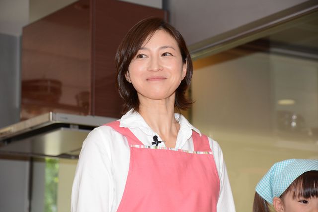 広末涼子、娘役の赤松えみなと一緒にみそ汁作り！映画『はなちゃんのみそ汁』完成記念イベントフォトギャラリー（9枚目）