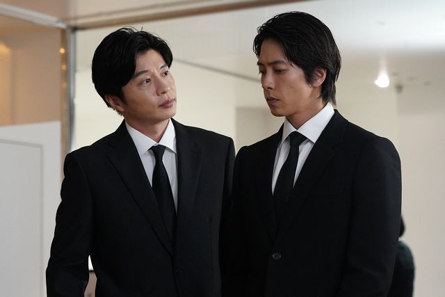 第6話より藤村四季（田中圭）と晴原柑九朗（山下智久）