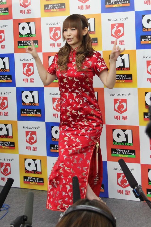 しょこたん、念願の特撮映画初主演作にオリジナル変身ポーズを熱望！　画像ギャラリー（2枚目）