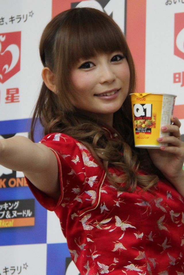 しょこたん、念願の特撮映画初主演作にオリジナル変身ポーズを熱望！　画像ギャラリー（6枚目）