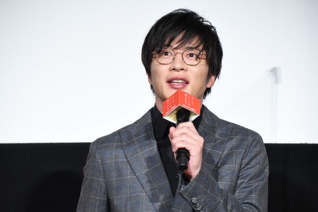 永野芽郁が田中圭の眼鏡をセレクト！『そして、バトンは渡された』大ヒット御礼舞台あいさつ（10枚目）