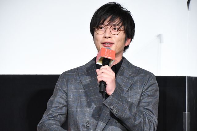 永野芽郁が田中圭の眼鏡をセレクト！『そして、バトンは渡された』大ヒット御礼舞台あいさつ（12枚目）