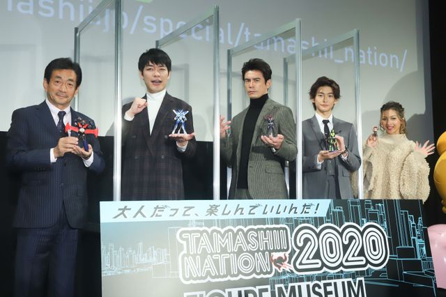 仮面ライダーエデン・伊藤英明、決めポーズ炸裂！ゼロワン・高橋文哉とイベント登場：フォトギャラリー