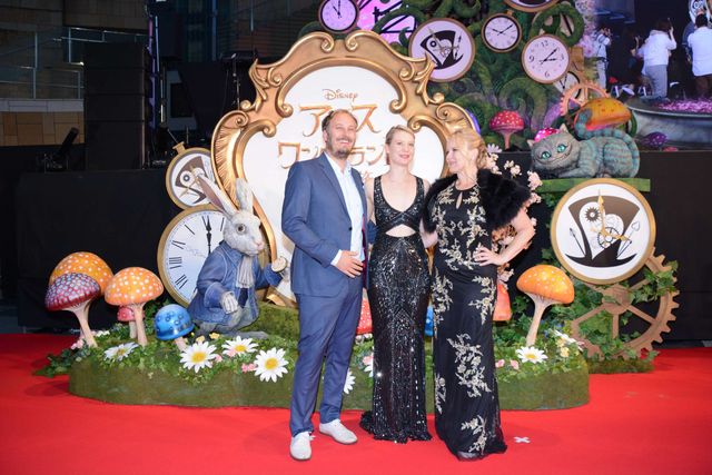 ミア、妖艶なドレスで降臨！『アリス・イン・ワンダーランド／時間の旅』ジャパンプレミアフォトギャラリー！（6枚目）