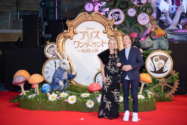 ミア、妖艶なドレスで降臨！『アリス・イン・ワンダーランド／時間の旅』ジャパンプレミアフォトギャラリー！（17枚目）