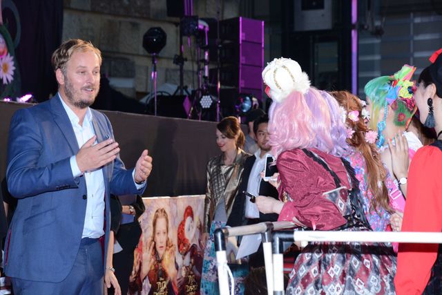 ミア、妖艶なドレスで降臨！『アリス・イン・ワンダーランド／時間の旅』ジャパンプレミアフォトギャラリー！（18枚目）