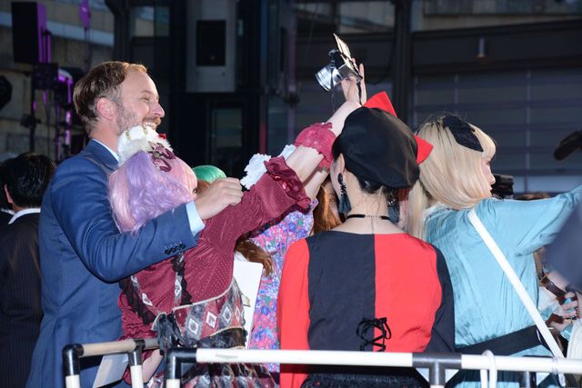 ミア、妖艶なドレスで降臨！『アリス・イン・ワンダーランド／時間の旅』ジャパンプレミアフォトギャラリー！（19枚目）