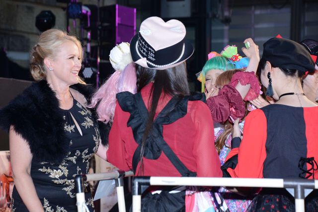 ミア、妖艶なドレスで降臨！『アリス・イン・ワンダーランド／時間の旅』ジャパンプレミアフォトギャラリー！（21枚目）