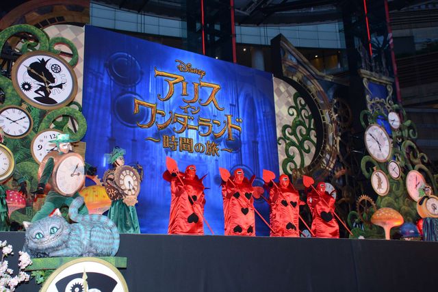 ミア、妖艶なドレスで降臨！『アリス・イン・ワンダーランド／時間の旅』ジャパンプレミアフォトギャラリー！（22枚目）