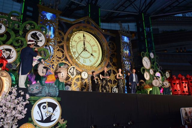 ミア、妖艶なドレスで降臨！『アリス・イン・ワンダーランド／時間の旅』ジャパンプレミアフォトギャラリー！（27枚目）