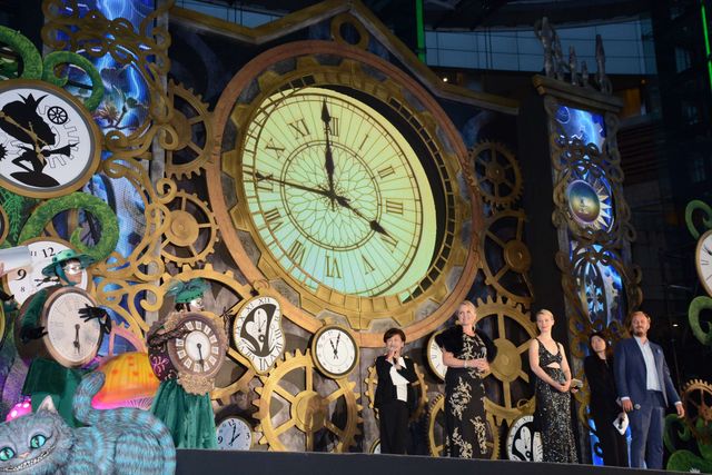 ミア、妖艶なドレスで降臨！『アリス・イン・ワンダーランド／時間の旅』ジャパンプレミアフォトギャラリー！（28枚目）