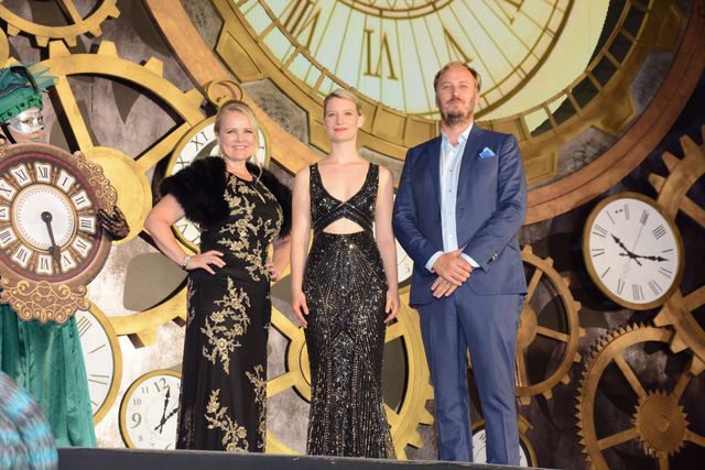 ミア、妖艶なドレスで降臨！『アリス・イン・ワンダーランド／時間の旅』ジャパンプレミアフォトギャラリー！（30枚目）